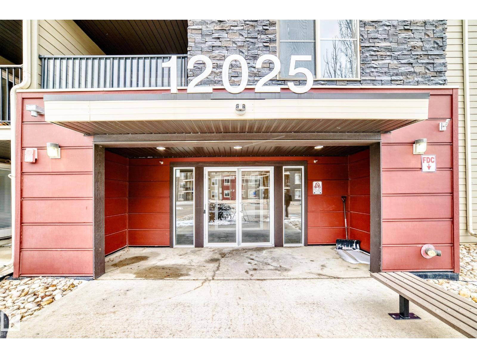 #404 12025 22 AV SW SW