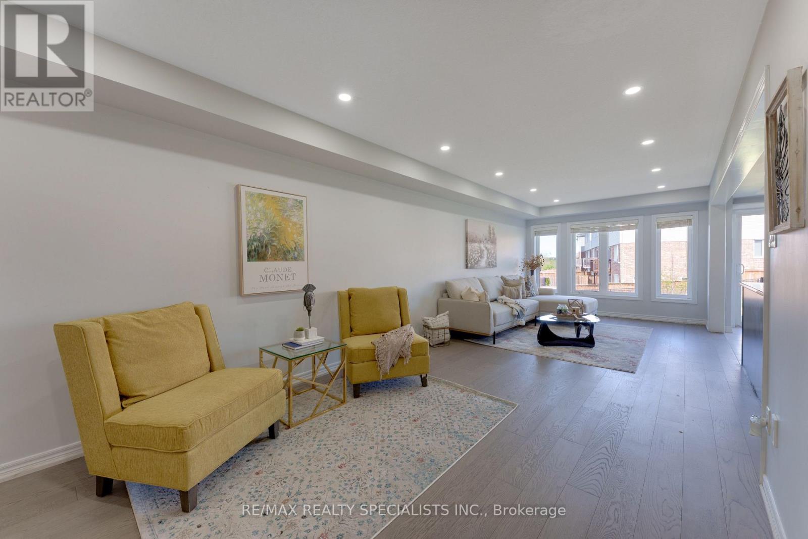 4 - 740 LINDEN DRIVE