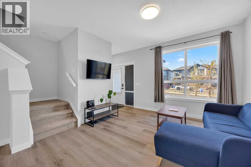 32 Silverton Glen Green SW