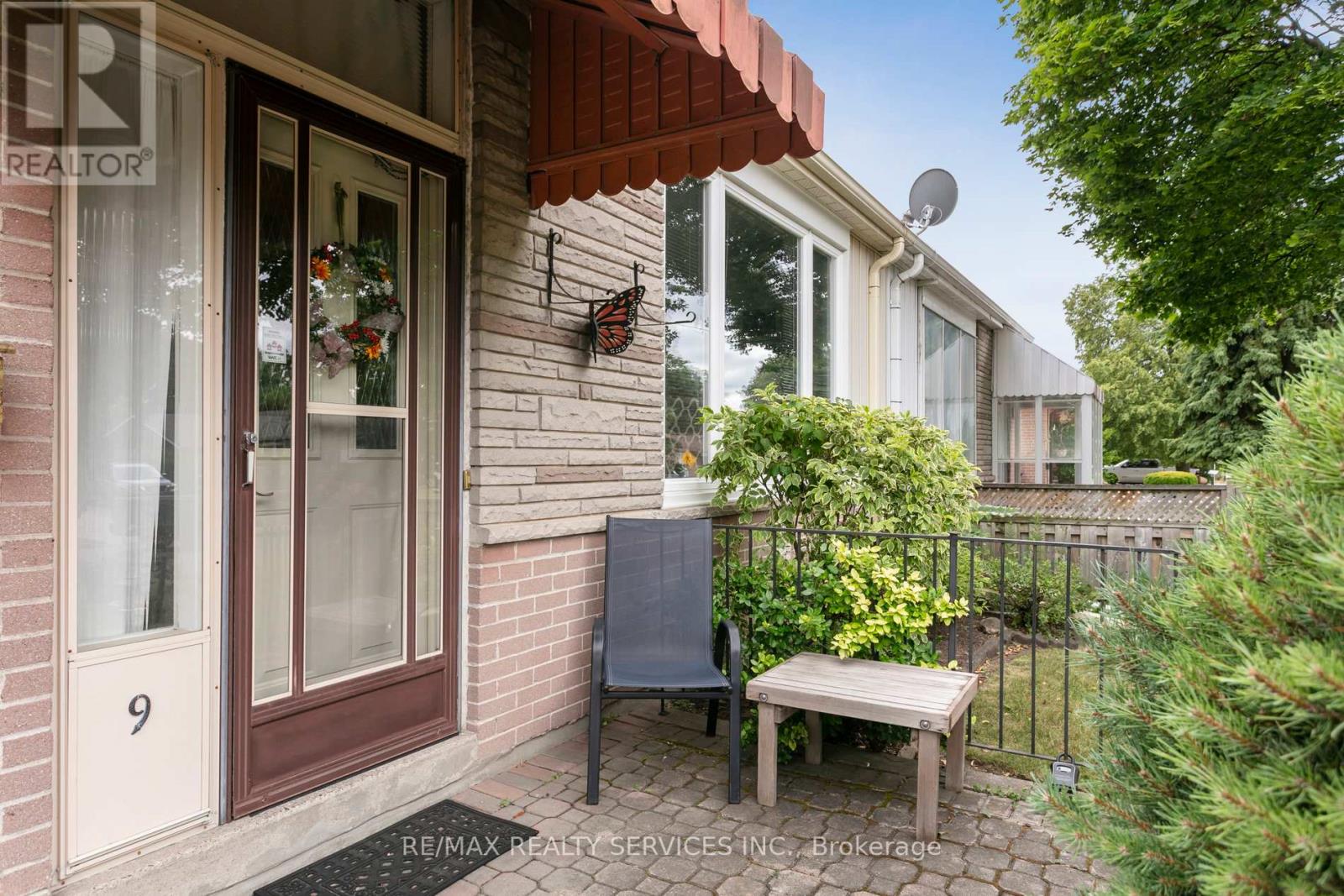 9 ALGONQUIN BOULEVARD