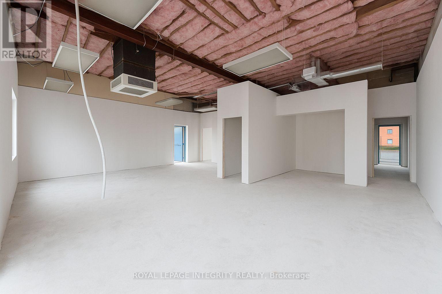 UNIT 3 - 104 ELGIN STREET W