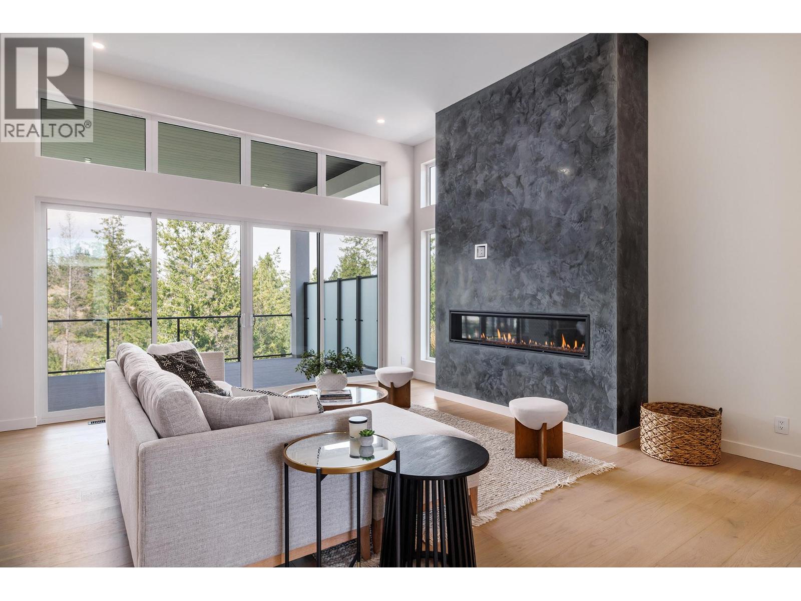 10274 Beacon Hill Drive