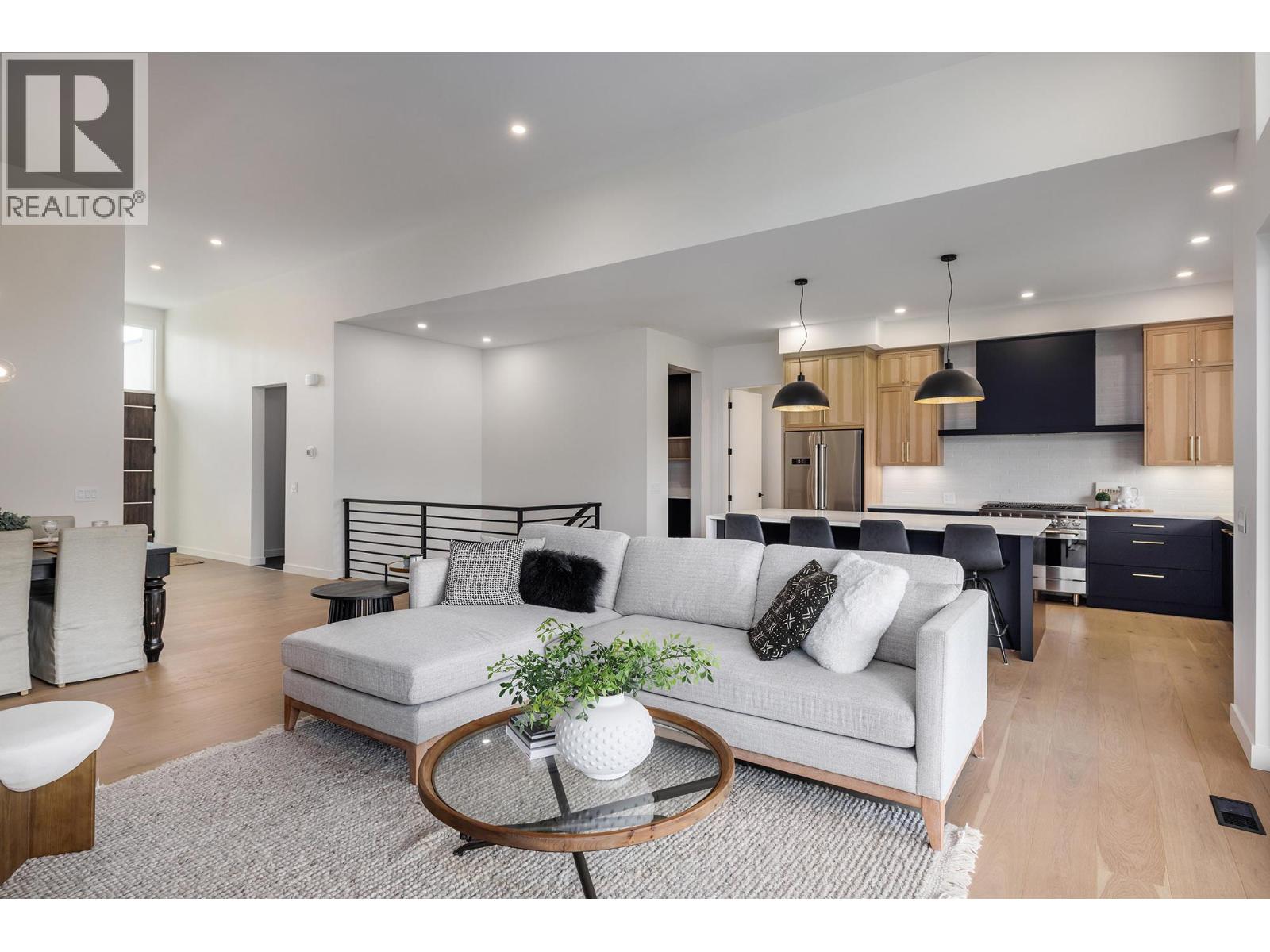 10274 Beacon Hill Drive