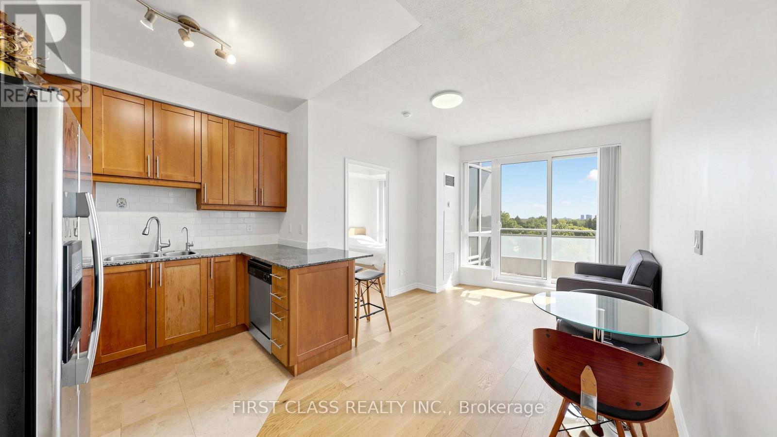 612 - 18 HOLMES AVENUE