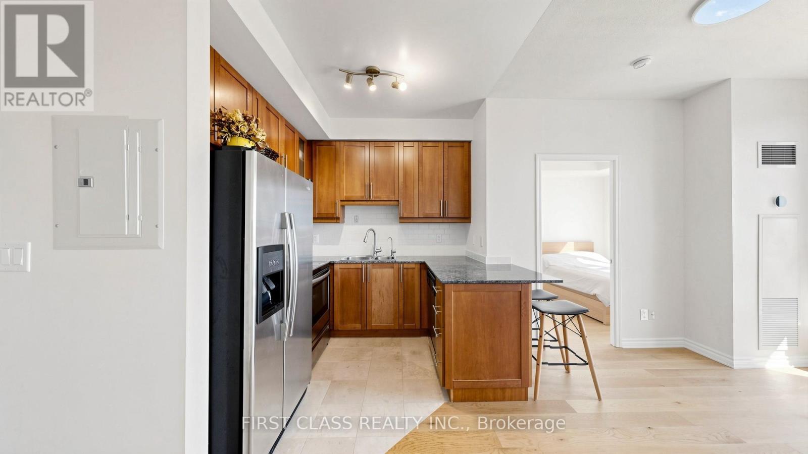 612 - 18 HOLMES AVENUE