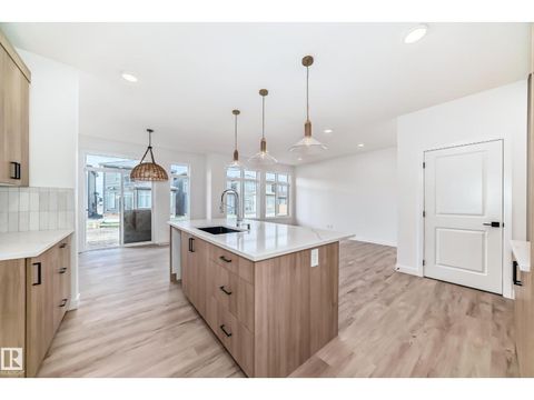 20616 43 AV NW Edmonton AB T6M3E3