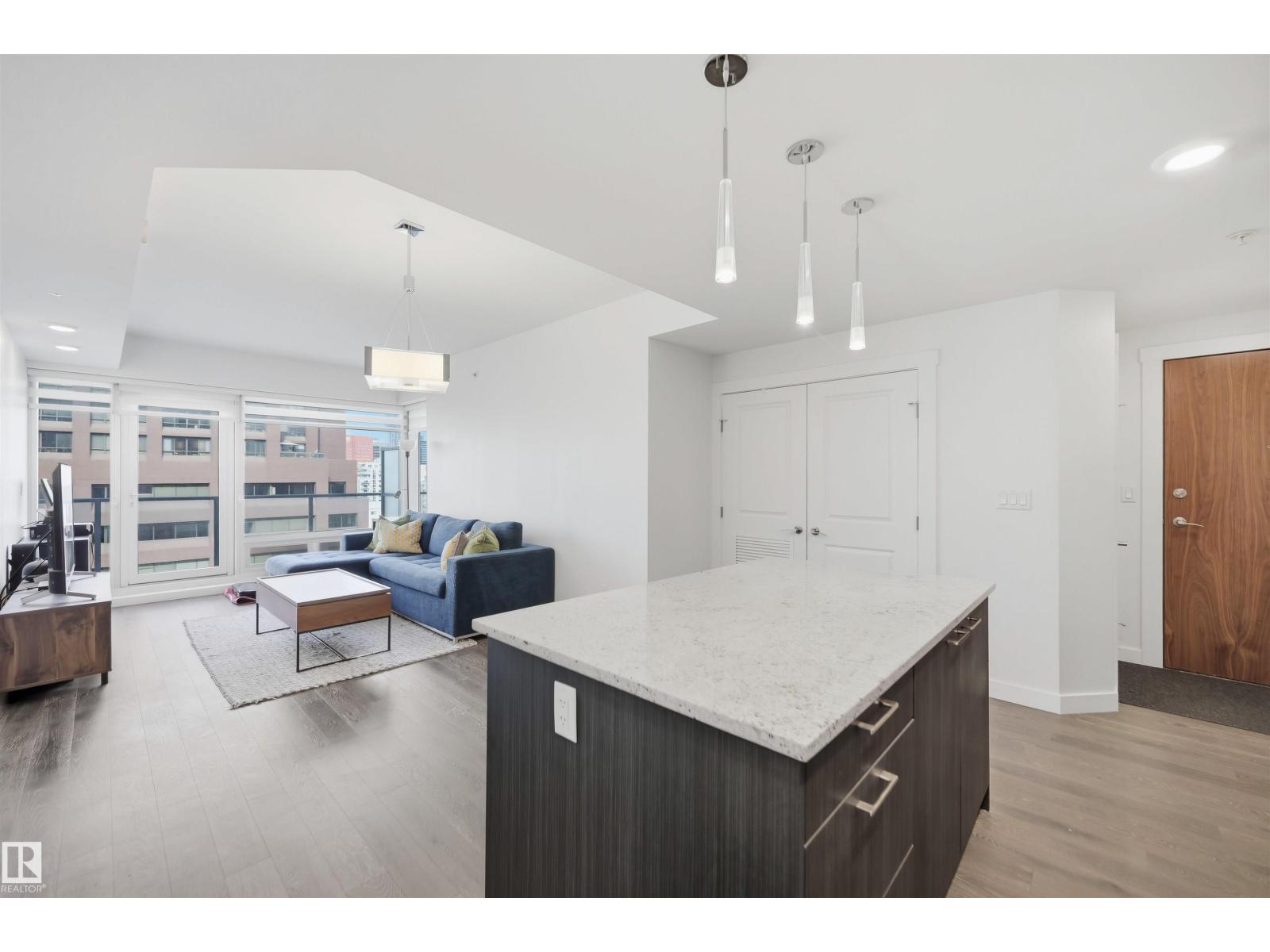 #2002 9720 106 ST NW