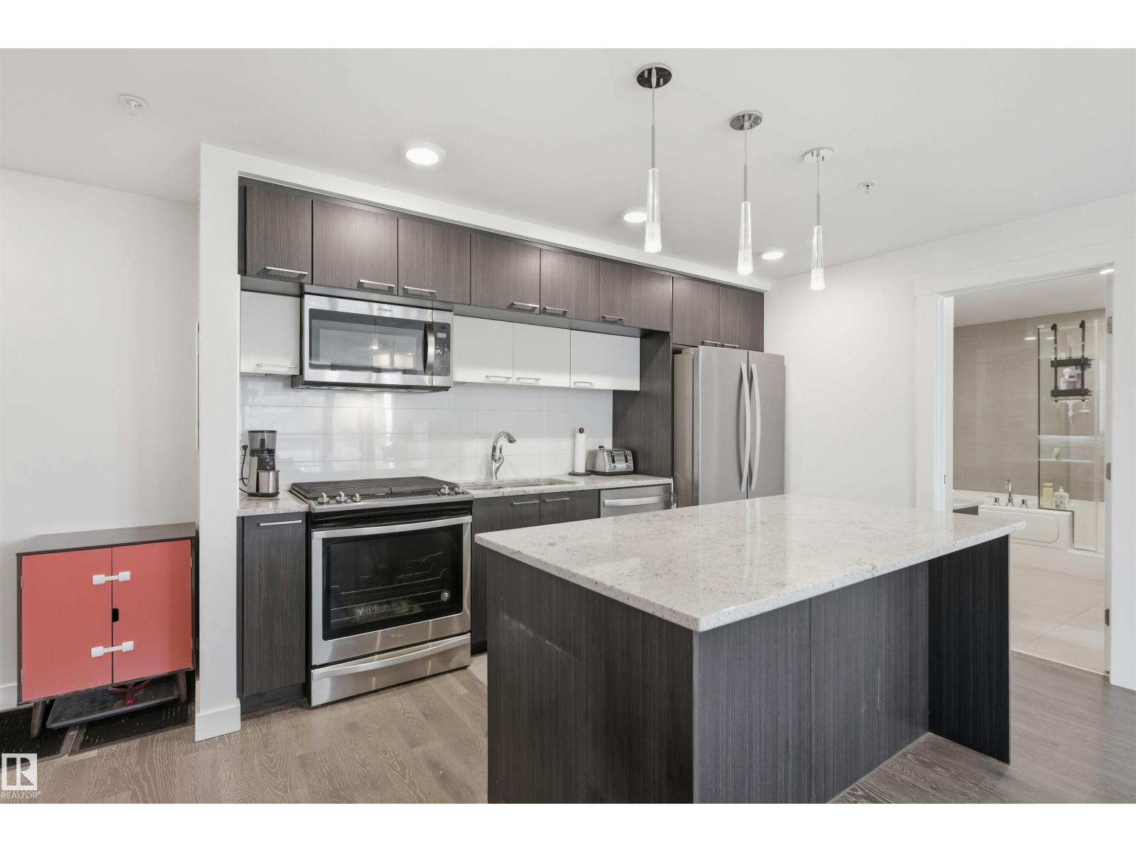 #2002 9720 106 ST NW