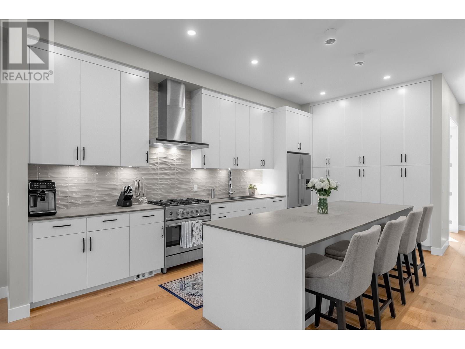 4676 CAPILANO ROAD