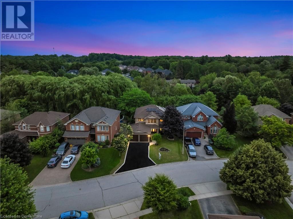 87 SPOONER Crescent
