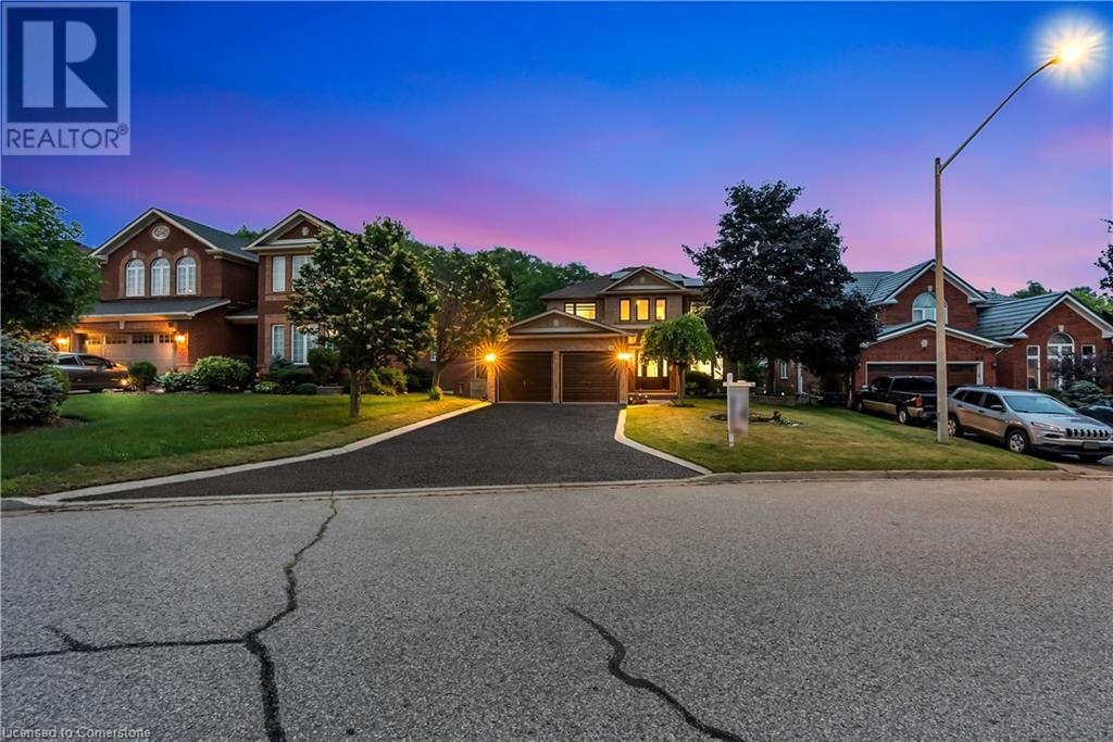 87 SPOONER Crescent