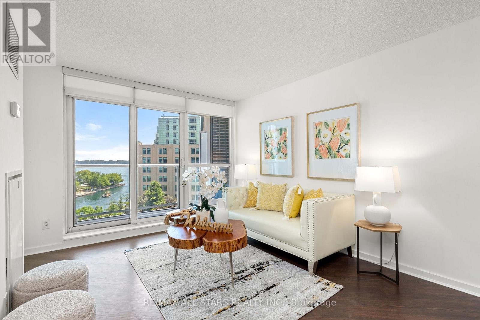 804 - 208 QUEENS QUAY W