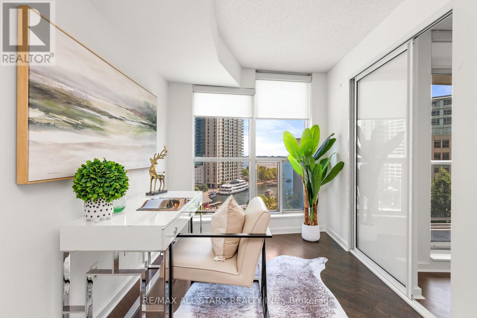 804 - 208 QUEENS QUAY W
