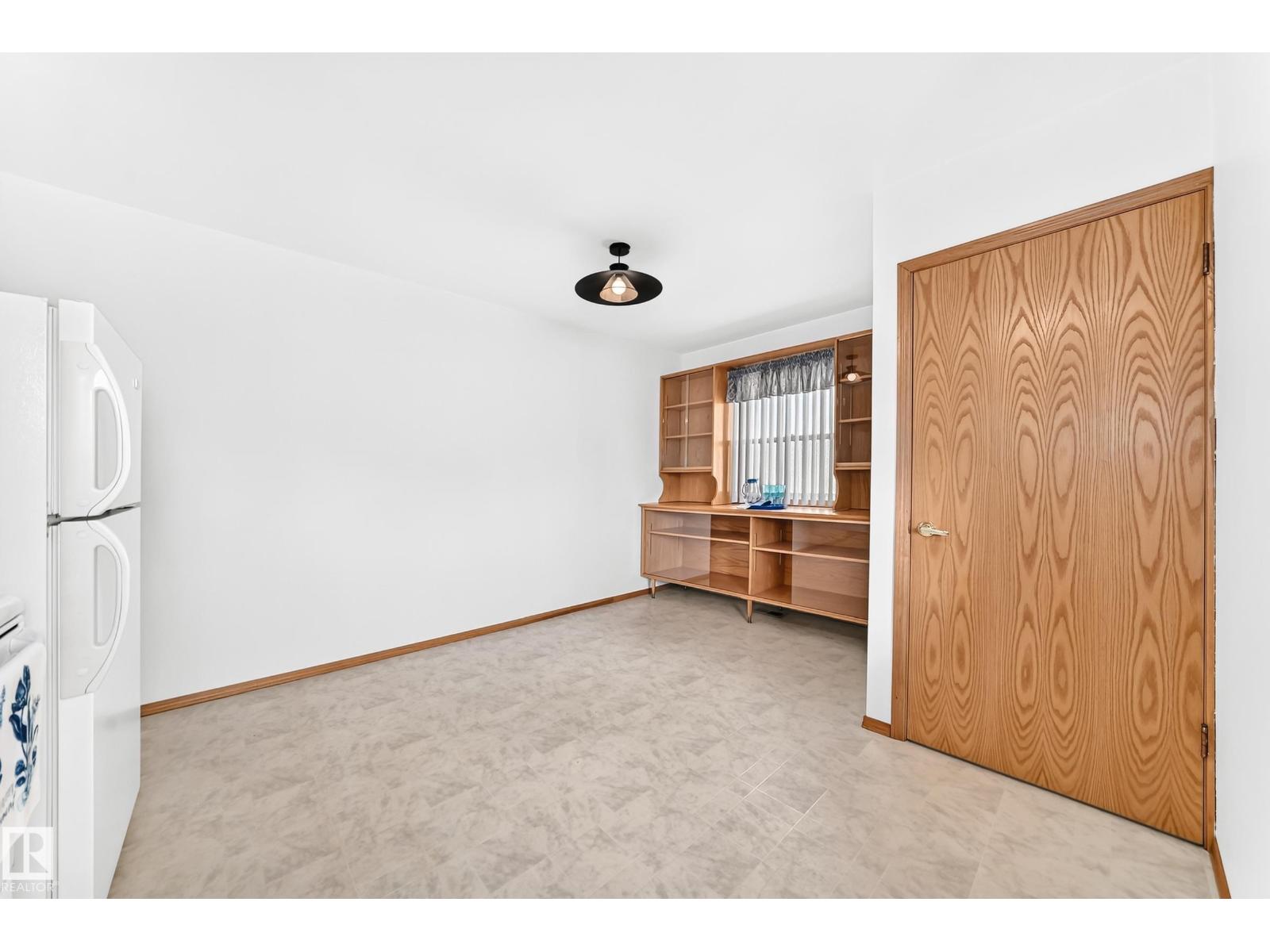 10819 137 AV NW