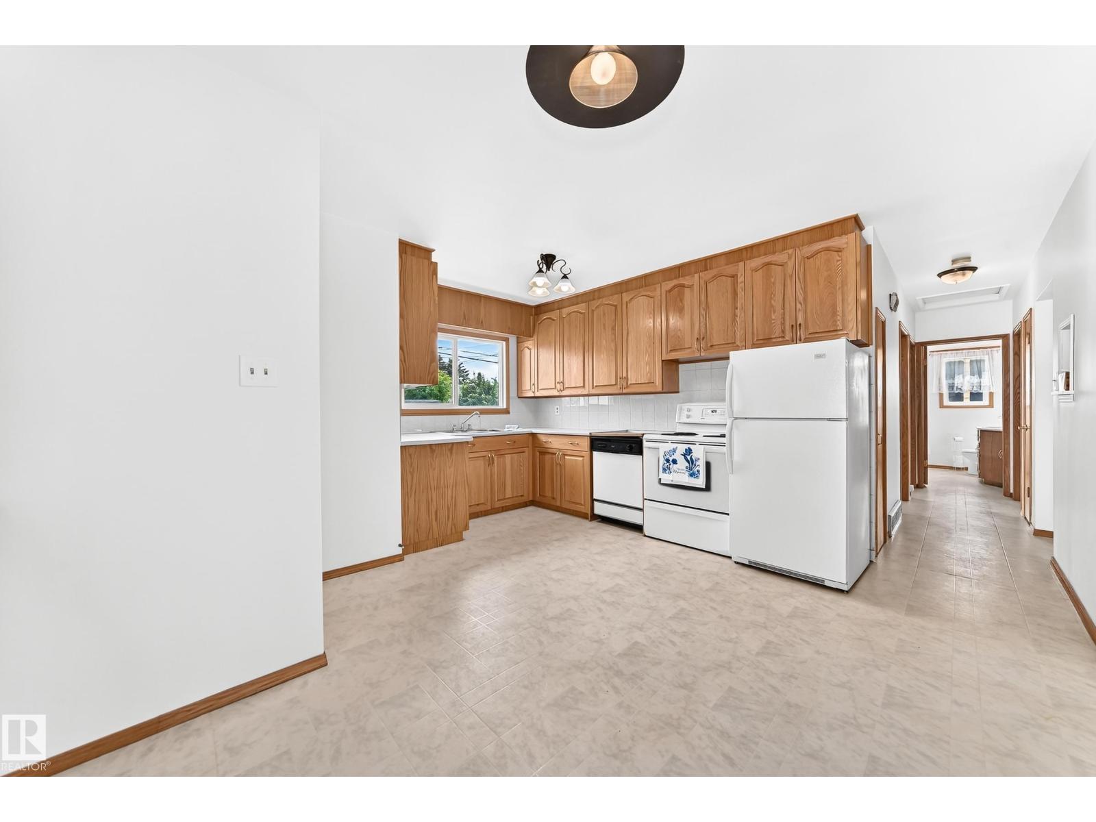 10819 137 AV NW