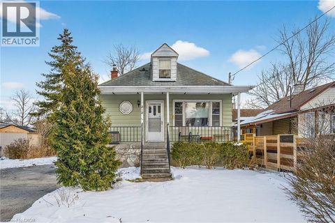 212 TROY Street Mississauga ON L5G1S7