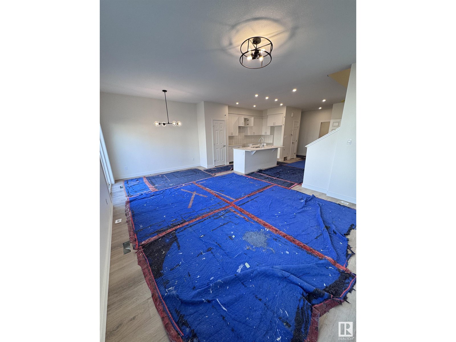 2009 209A ST NW
