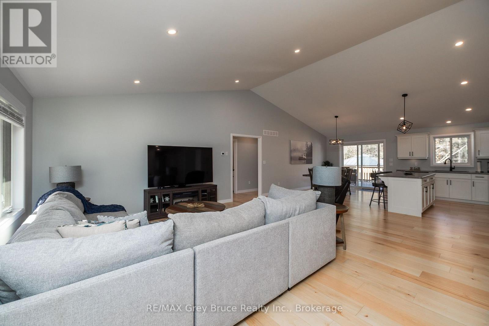 611 SIXTH STREET N