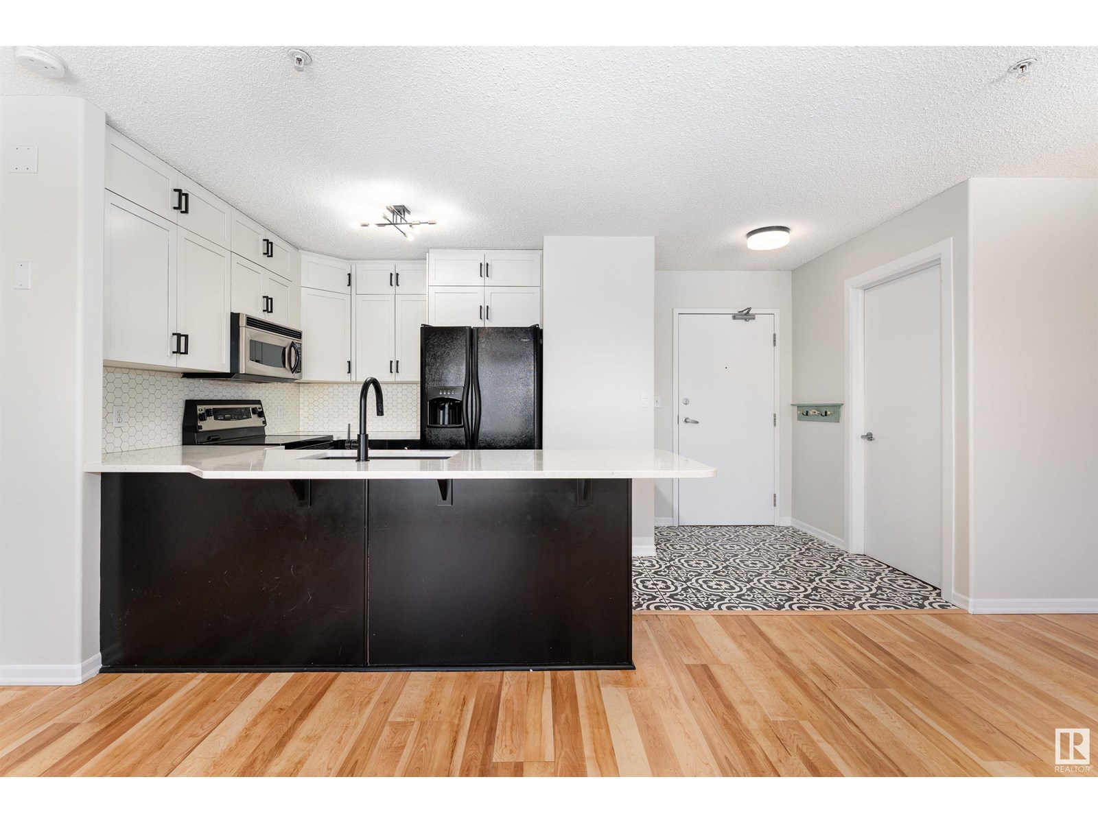 #305 8536 106A ST NW