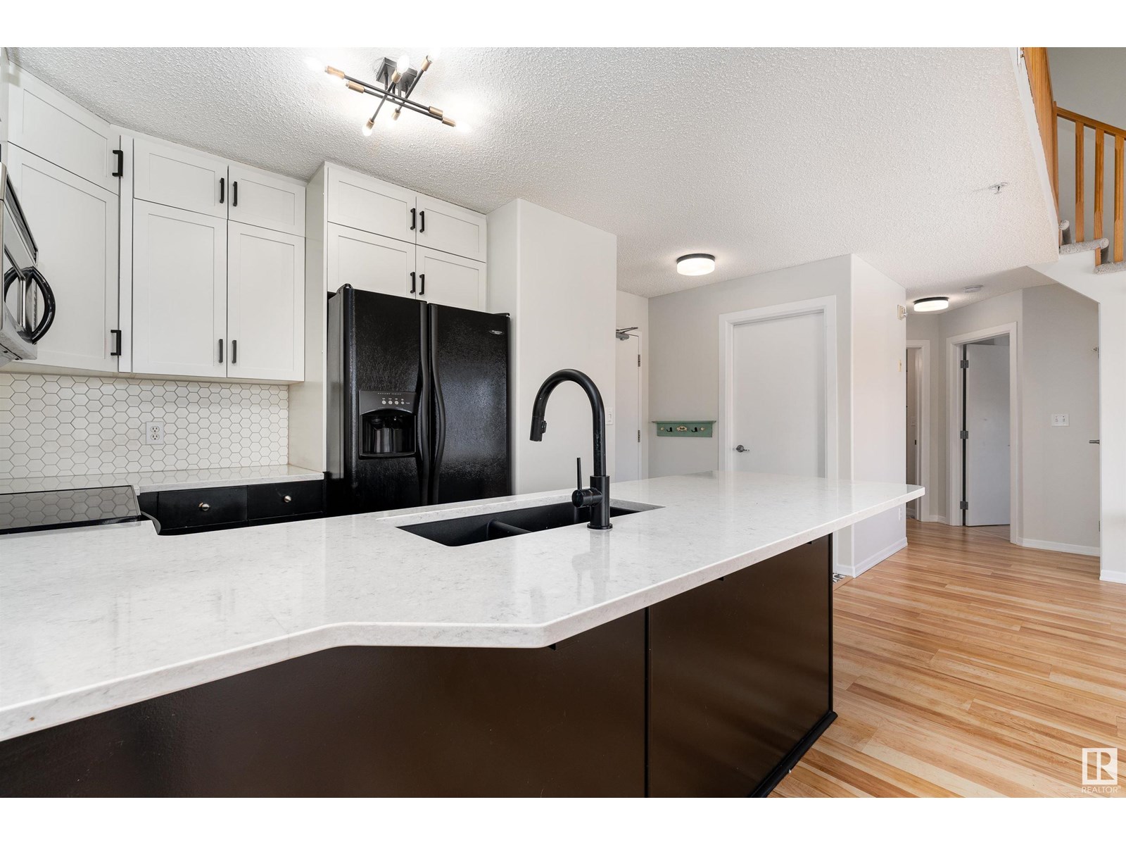 #305 8536 106A ST NW