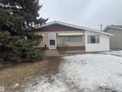 12811 135 ST NW Edmonton AB T5I1Y3