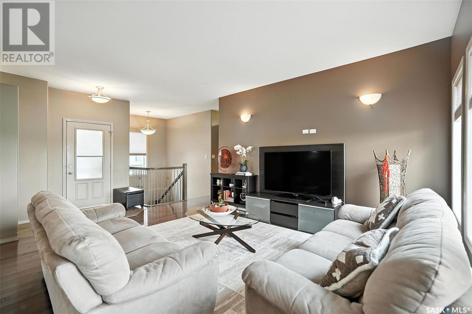 900 Water Ridge CRESCENT