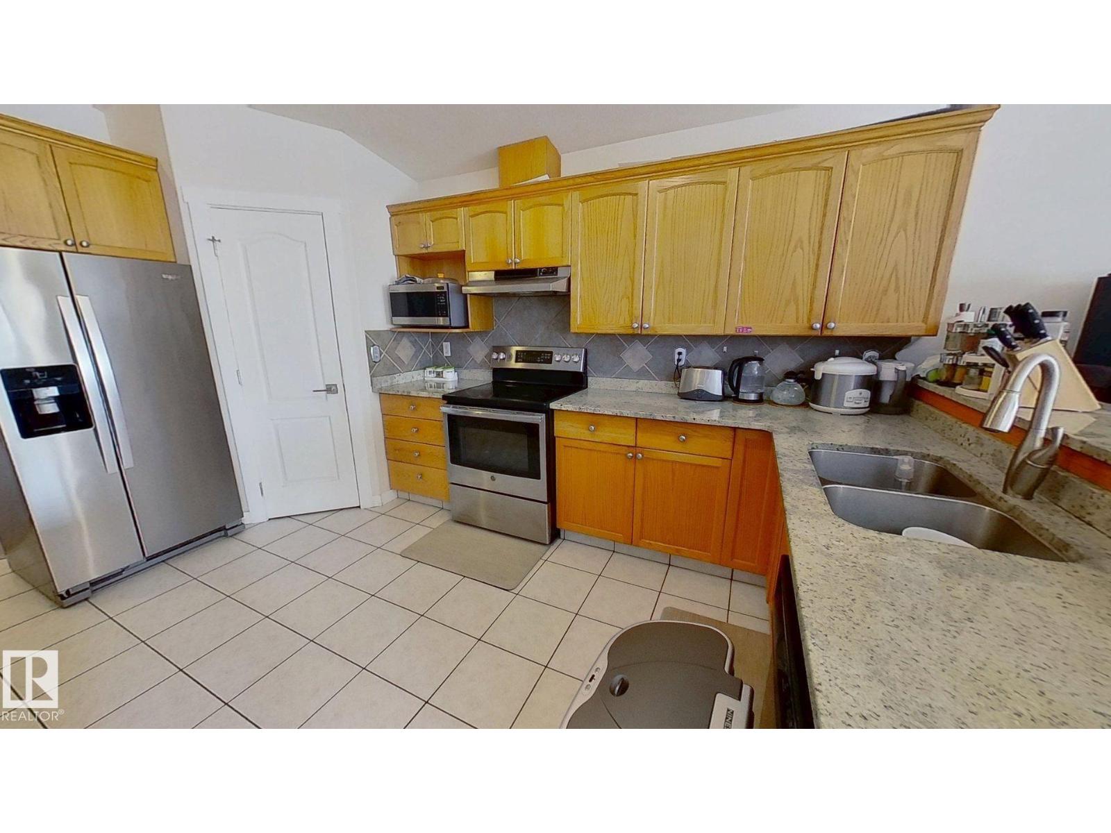 8415 156 AV NW