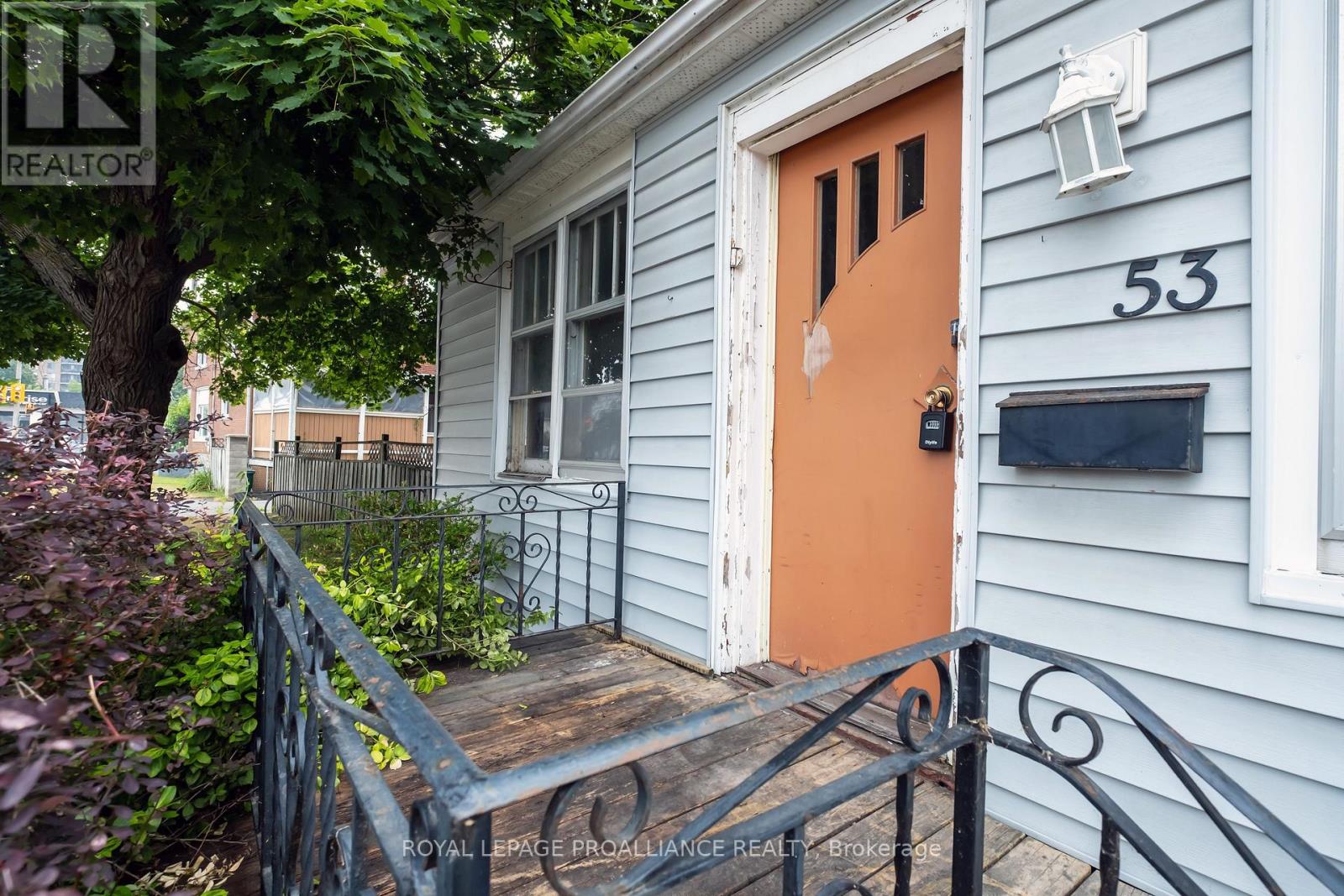 53 MOIRA STREET W