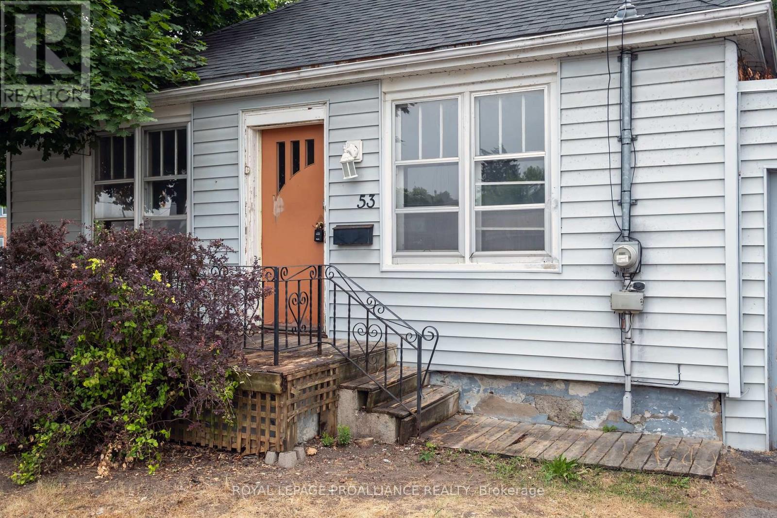 53 MOIRA STREET W