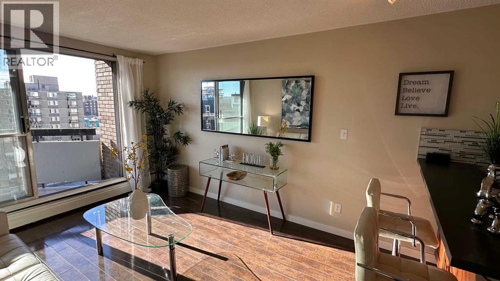 811, 340 14 Avenue SW