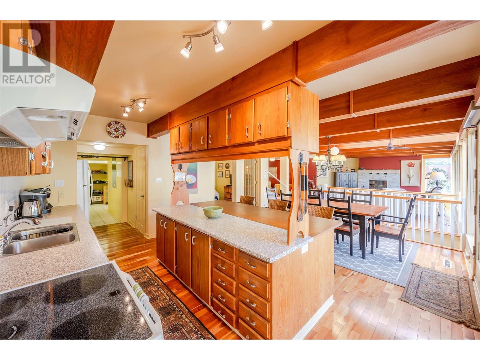 3120 Vaseux Lake Crescent