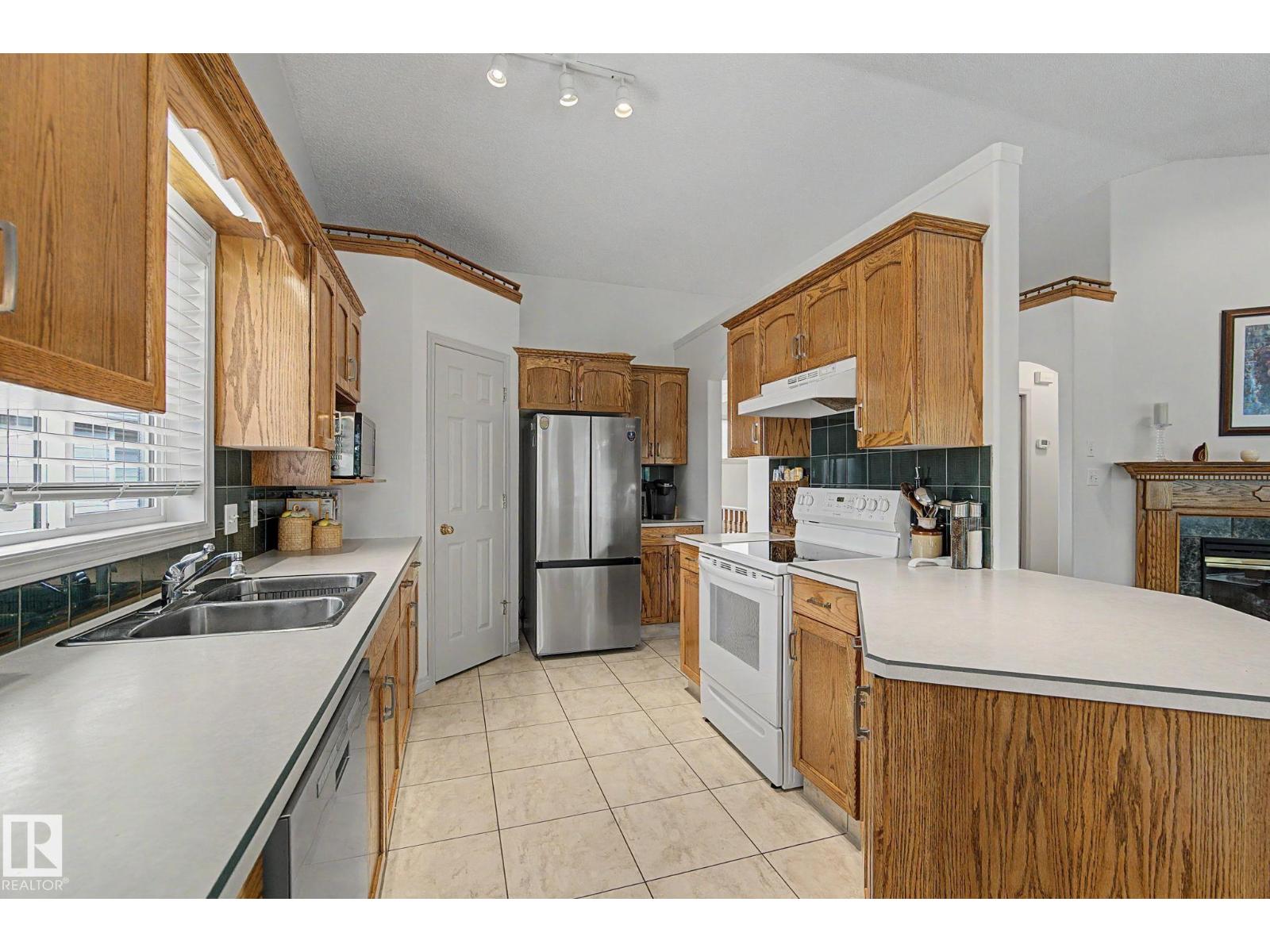 6 CHANCERY WY