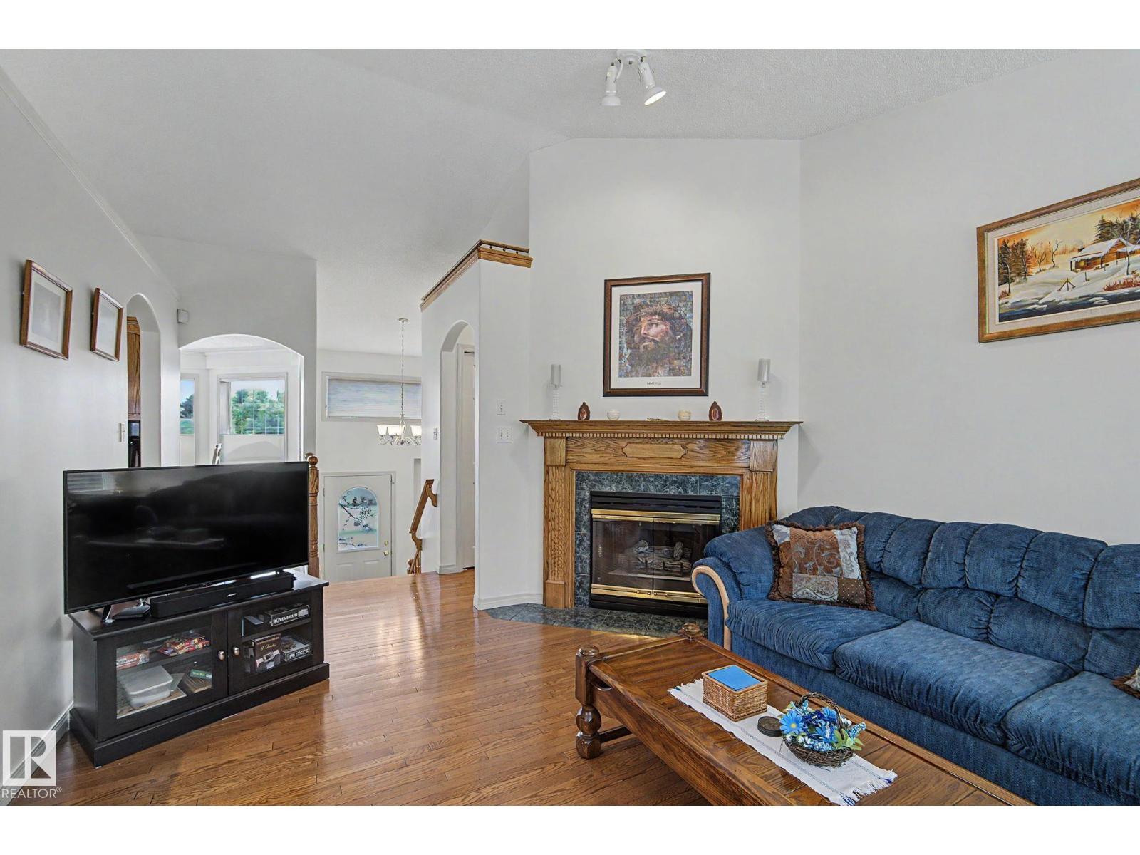 6 CHANCERY WY