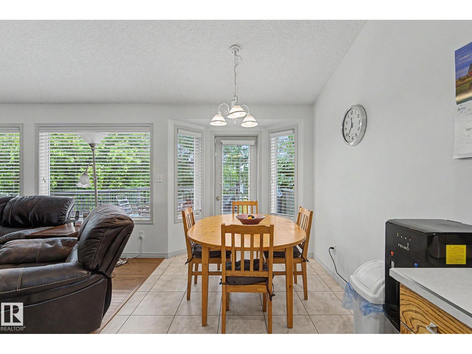 6 CHANCERY WY