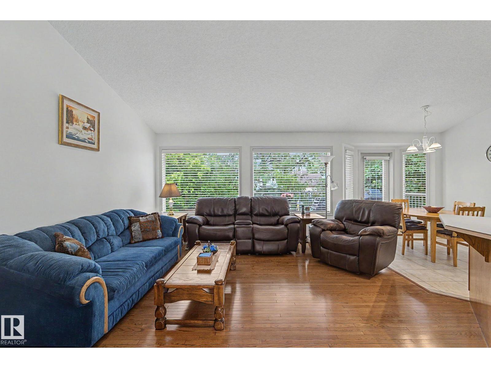 6 CHANCERY WY