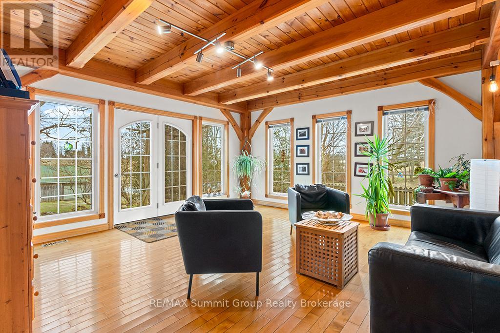 795099 EAST BACK LINE