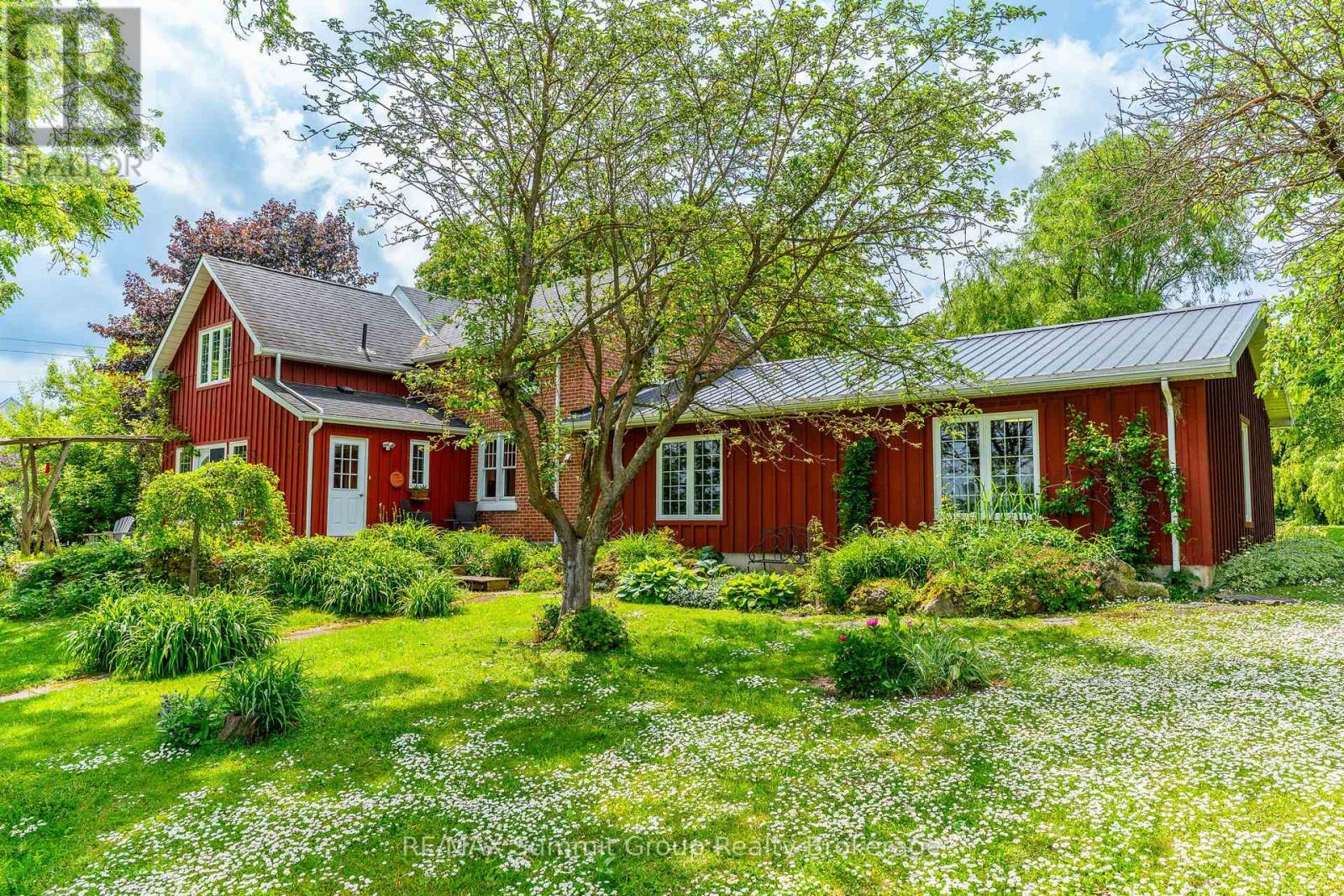 795099 EAST BACK LINE