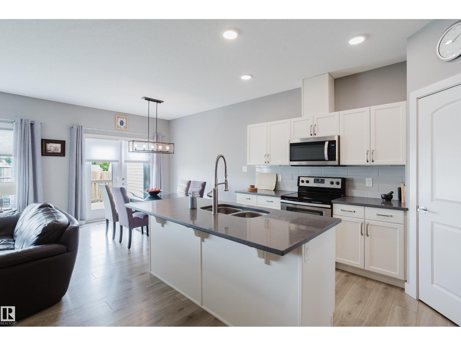 22106 89 AV NW