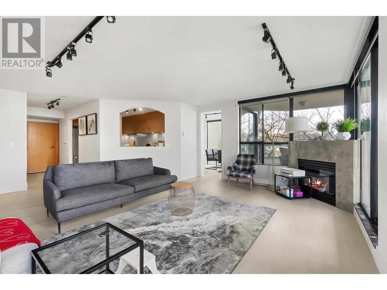 3D 328 TAYLOR WAY
