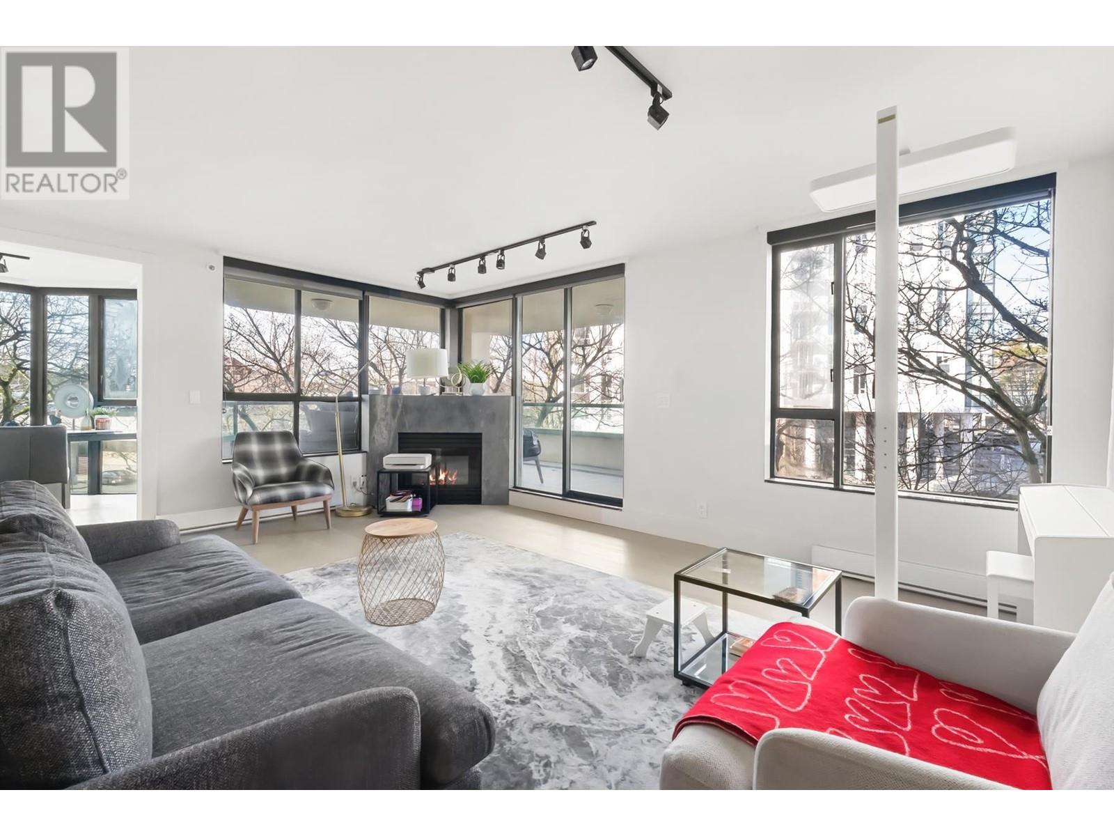 3D 328 TAYLOR WAY