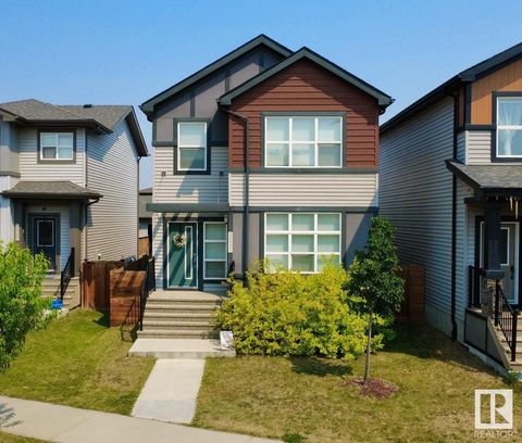 3632 8 AV SW Edmonton AB T6X2G6