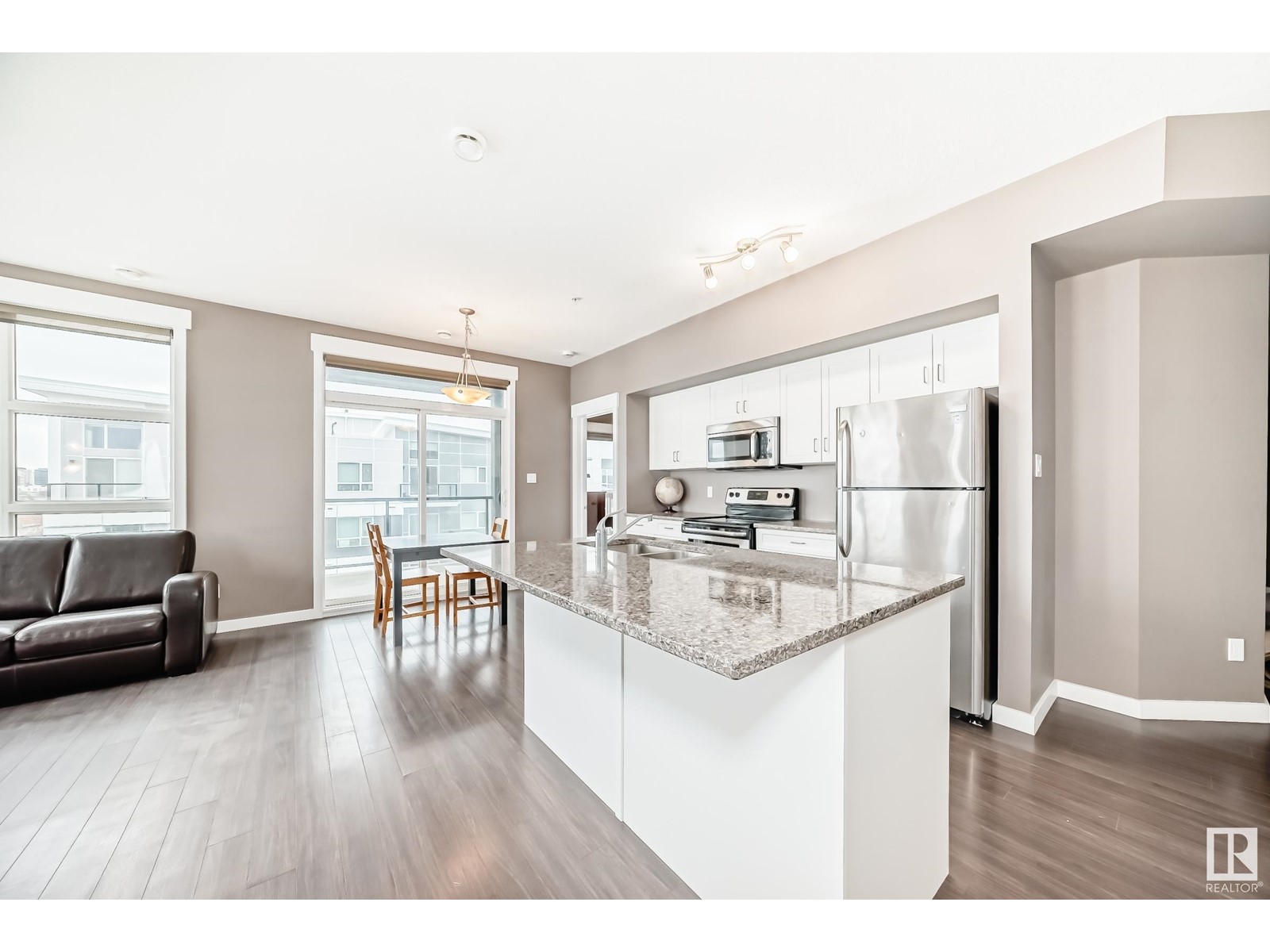 #504 10518 113 ST NW