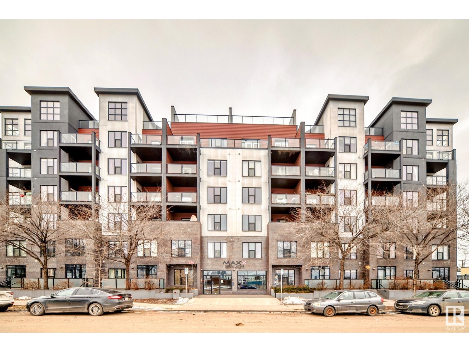 #504 10518 113 ST NW