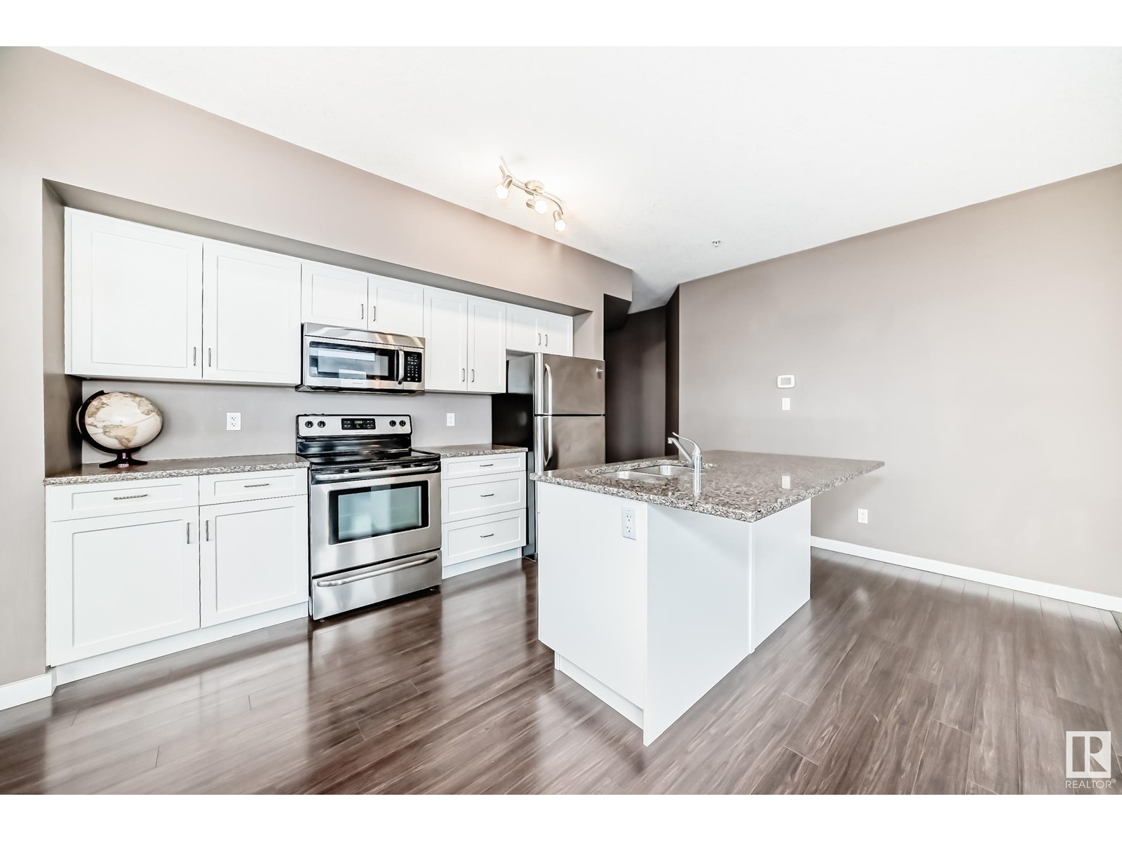 #504 10518 113 ST NW