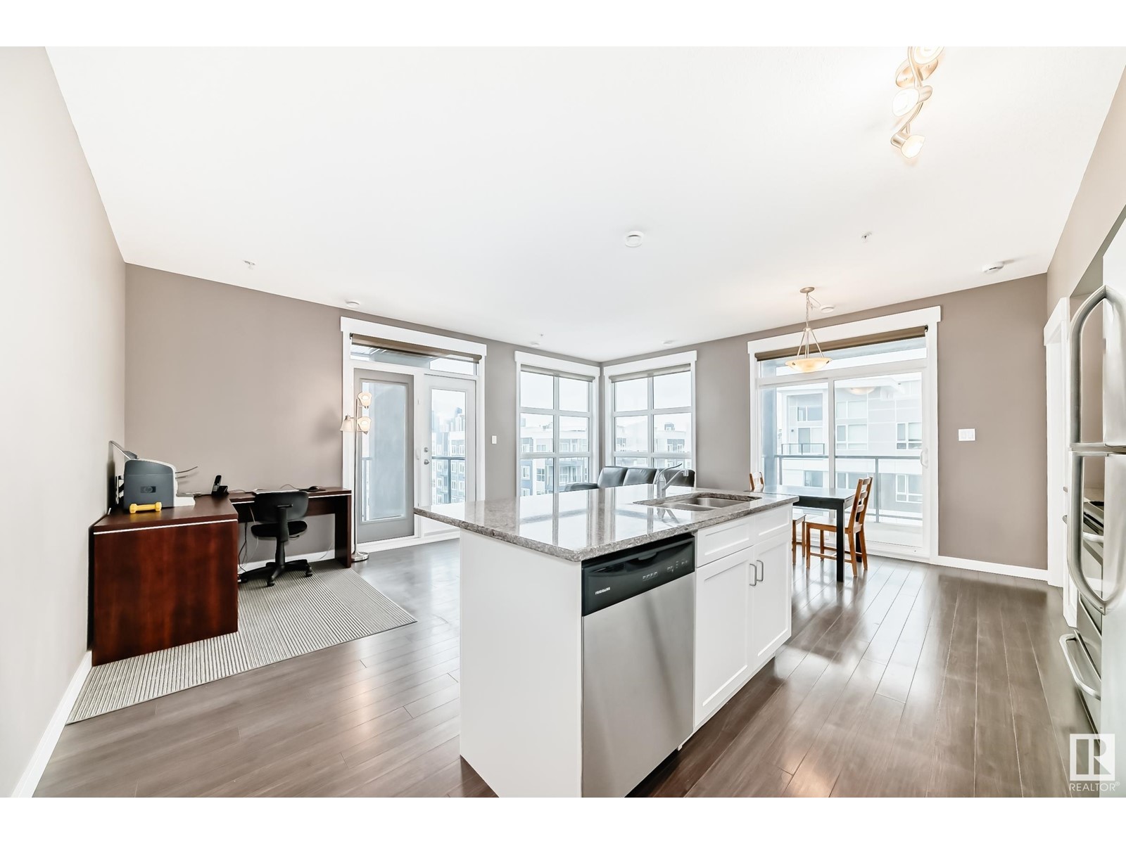 #504 10518 113 ST NW