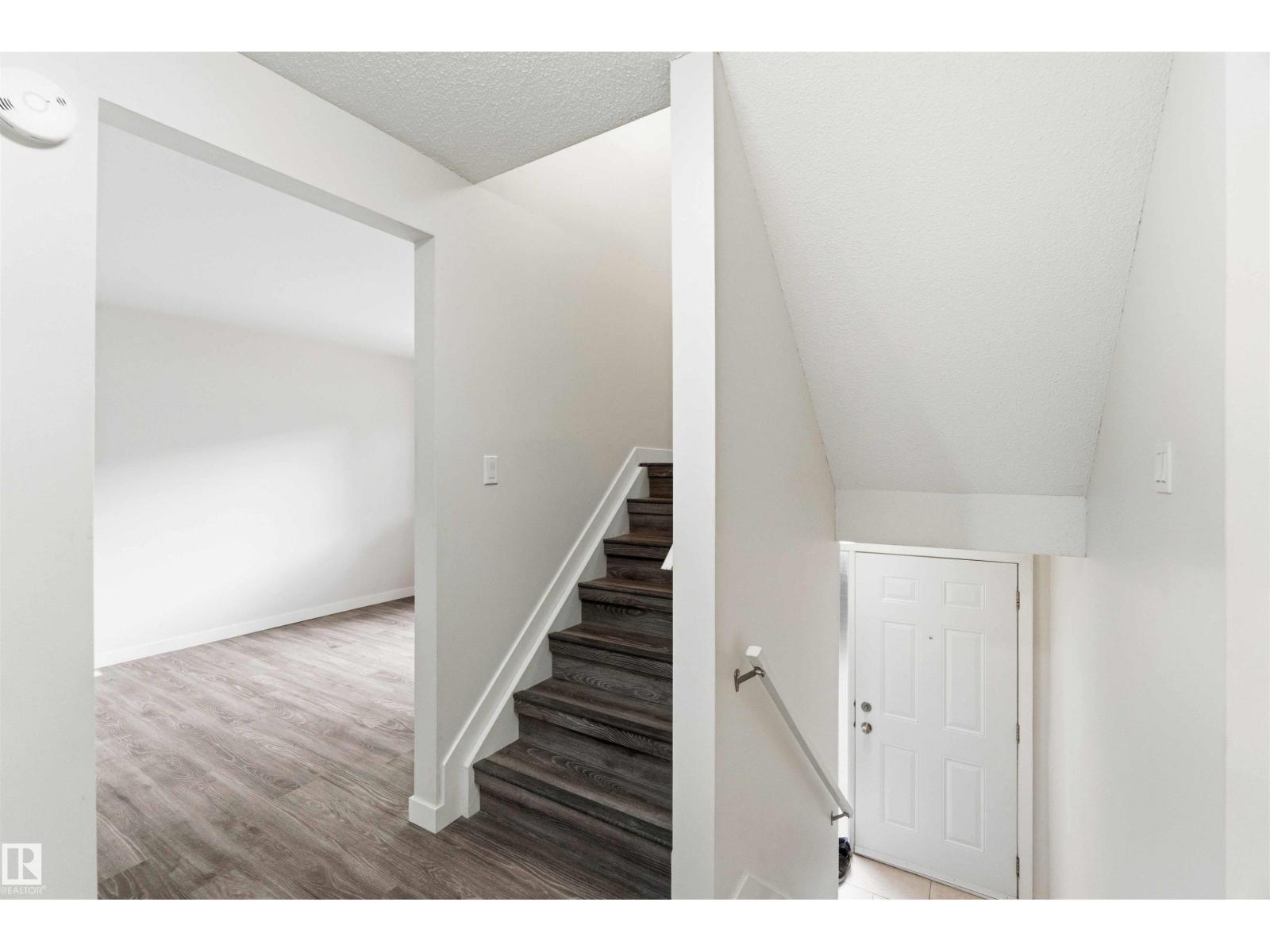 3312 106 AV NW