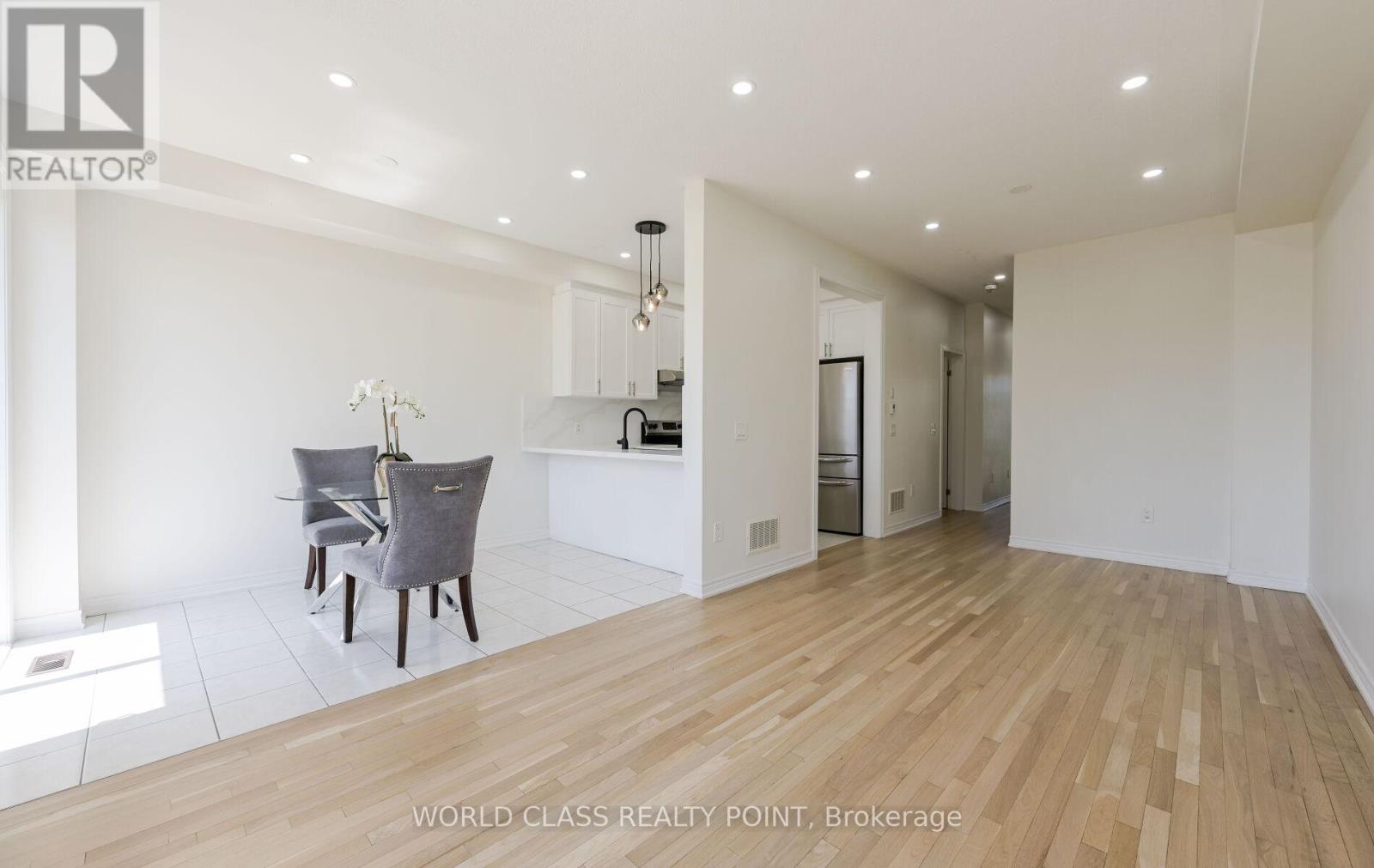 6 DAVENFIELD CIRCLE