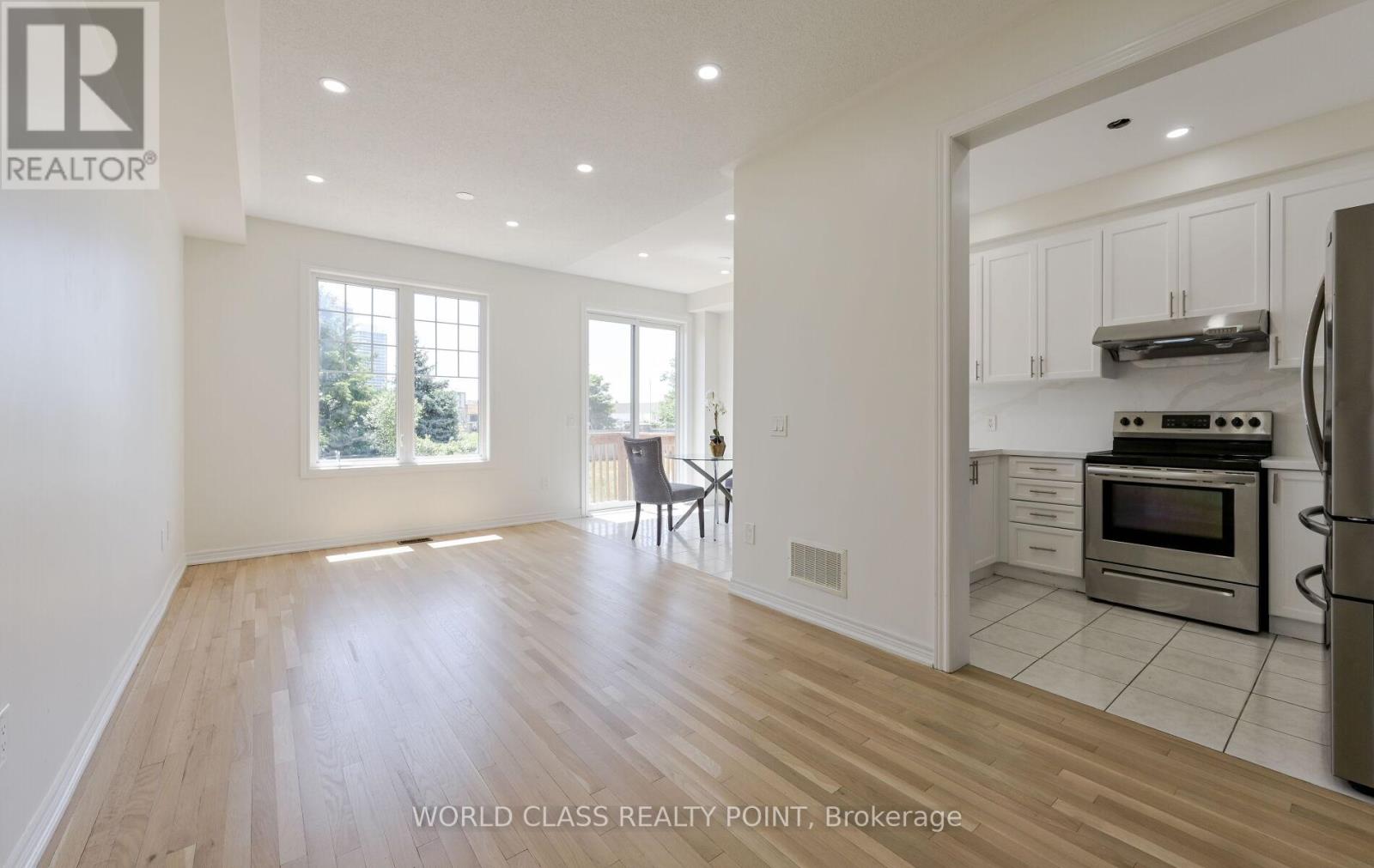 6 DAVENFIELD CIRCLE