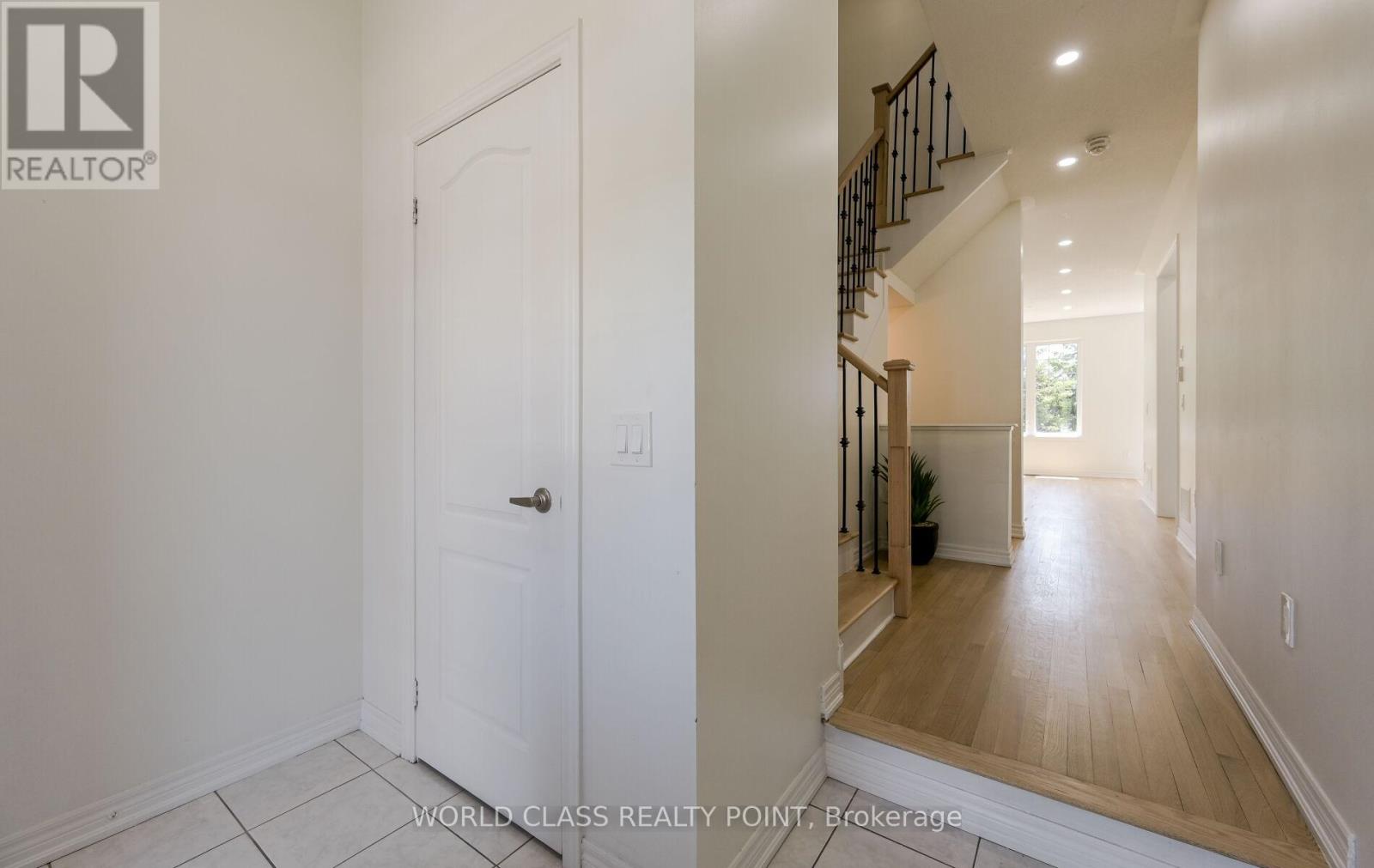 6 DAVENFIELD CIRCLE