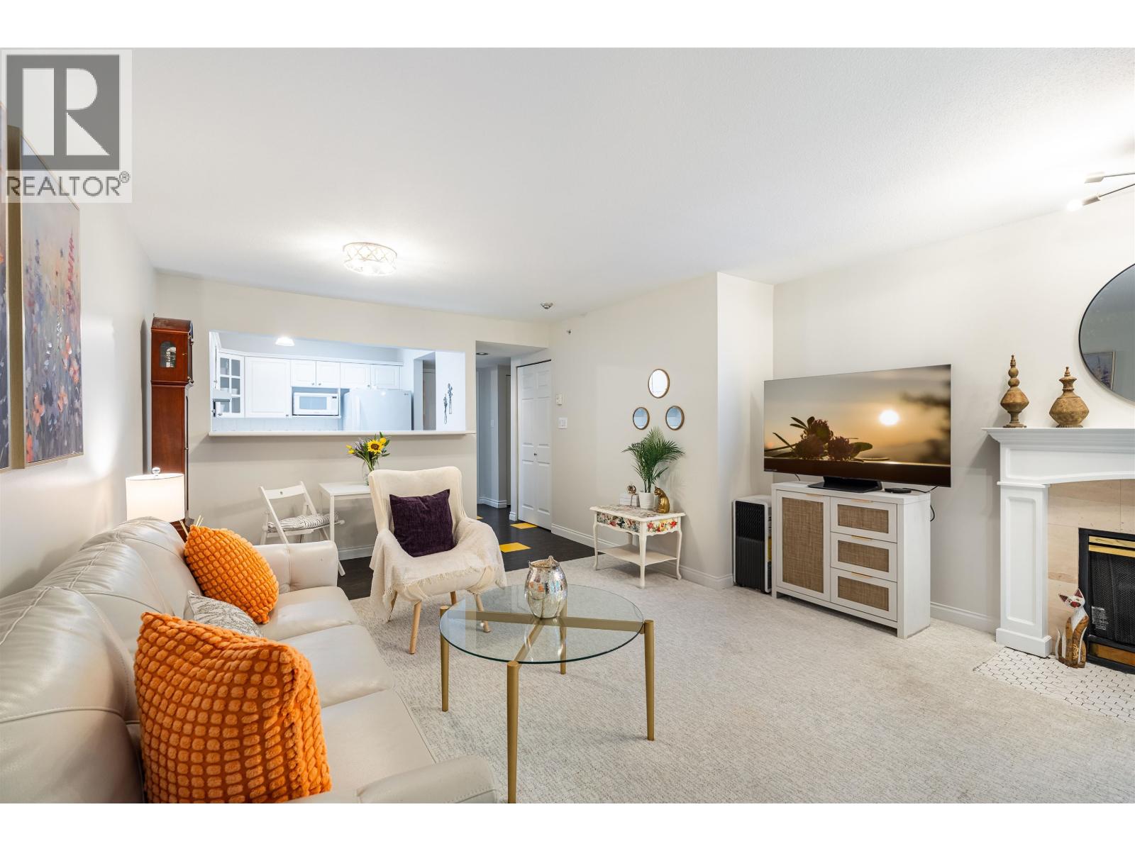 405 3658 BANFF COURT